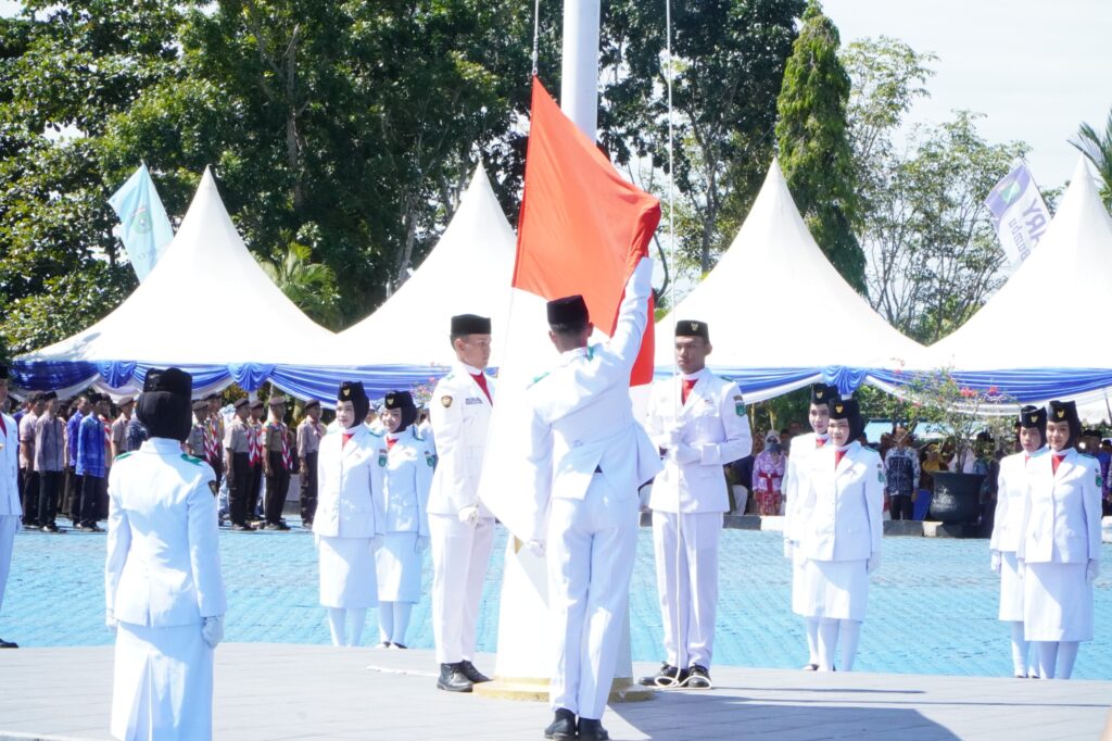 Upacara HUT ke-23 Tanah Bumbu Berlangsung Khidmat, Bupati Tekankan SDM dan Ekonomi