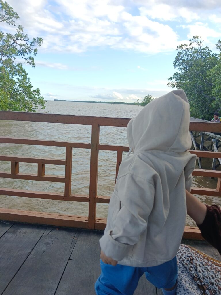 Wisata Mangrove Kersik Putih Jadi Favorit Keluarga, Potensi Alam dan Ekonomi Lokal Terus Tumbuh