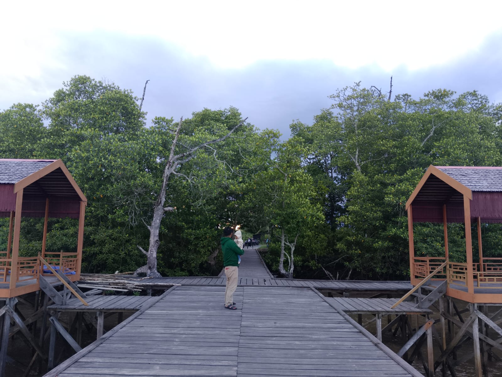 Wisata Mangrove Kersik Putih Jadi Favorit Keluarga, Potensi Alam dan Ekonomi Lokal Terus Tumbuh IMG-20260420-WA0038