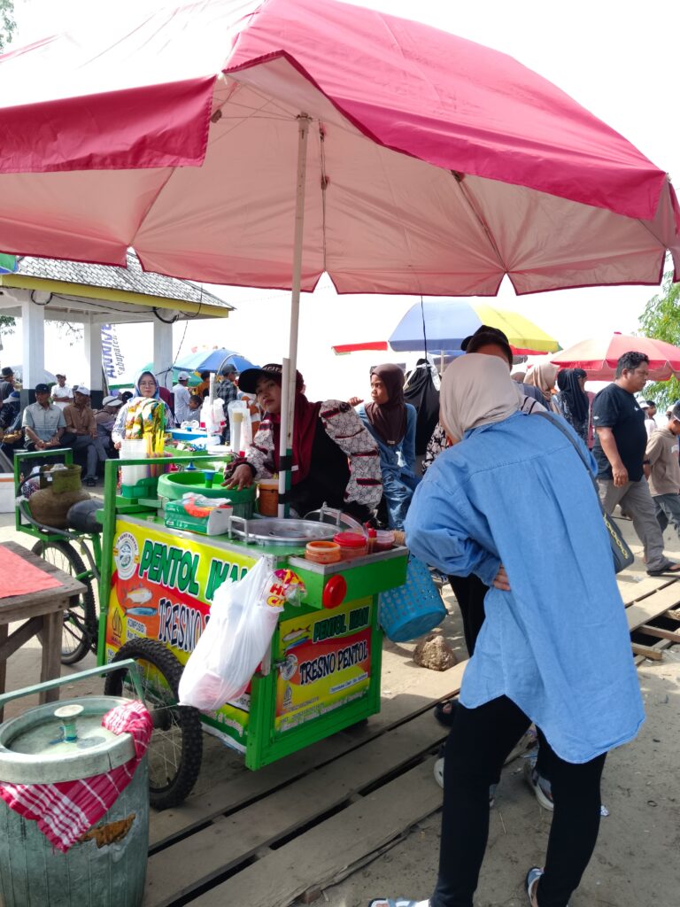Pedagang Raup Berkah di Mappanre Ritasi’e, Omzet UMKM Meningkat Selama Dua Pekan