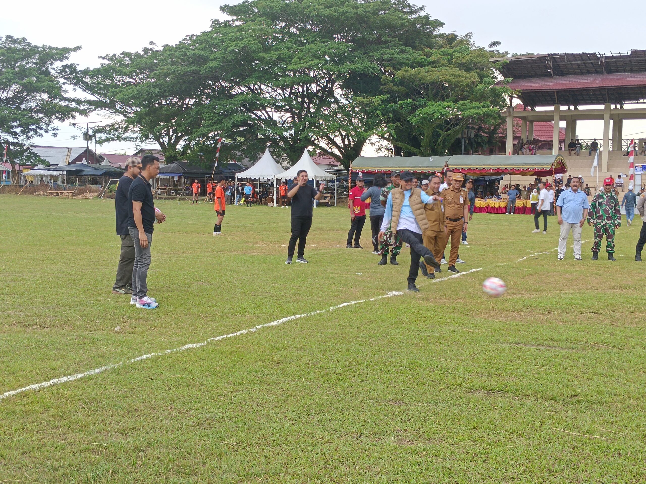 Tendangan Perdana Bupati Buka Turnamen Sepakbola Tanah Bumbu IMG_20260407_153947