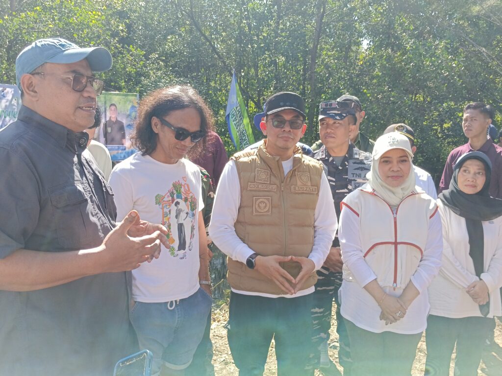Tanam 6.600 Mangrove di Pesisir, Tanah Bumbu Perkuat Perlindungan Warga dari Abrasi