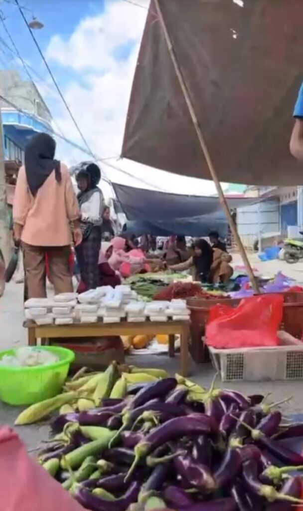 Tak Surut oleh Pembangunan, Pasar Pagatan Tetap Jadi Magnet Ekonomi Warga