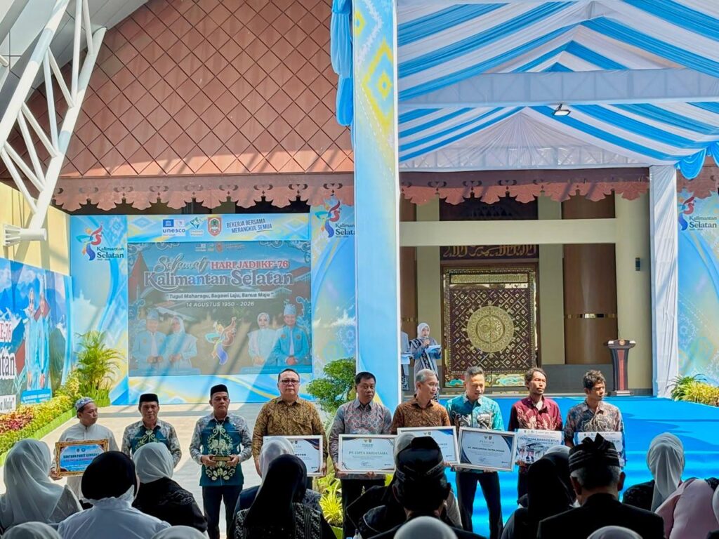PT Cipta Kridatama Site BIB Raih Penghargaan Kinerja Terbaik Pajak Alat Berat Kalsel