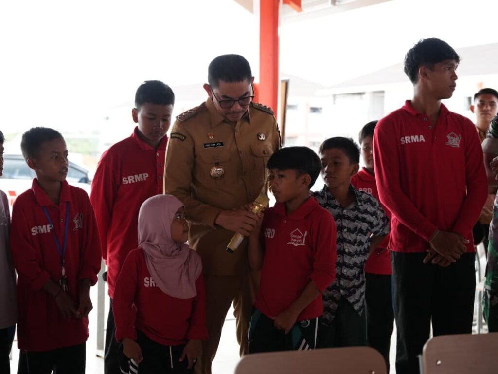 Bang Arul Bagikan Pengalaman, Motivasi Murid Sekolah Rakyat Tanah Bumbu